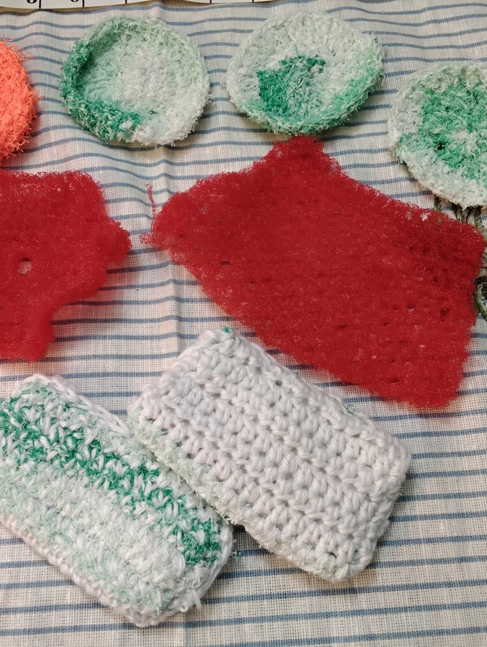 3947 Lot Of 7 Handmade Crochet Wash Pads - Red & White